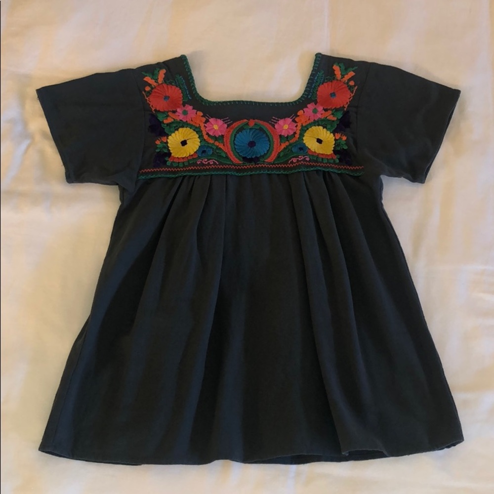 Short sleeve embroidered top